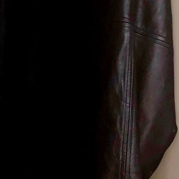 BEAUTIFUL, great condition leather, fur collar - Picture 2 of 3